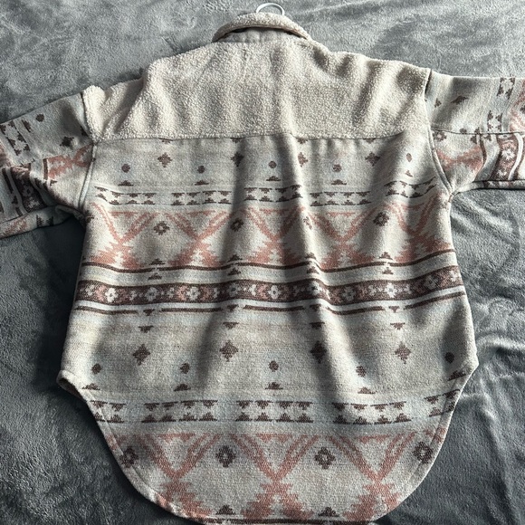 Patterned Button-Up Sherpa oversized Jacket - Picture 4 of 4